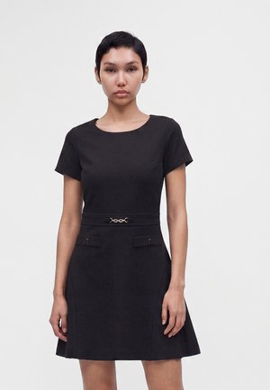 Guess, WANDA FLARE CHAIN - Дневна рокля - jet black