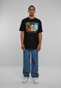 Upscale by Mister Tee SCARFACE LITTLE FRIEND OVERSIZE TEE - Marškinėliai su spaudiniu - black