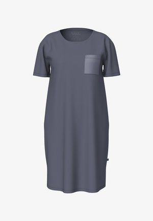 Vestido tipo camiseta de manga corta en gris oscuro con cuello redondo y un solo bolsillo en el pecho a la izquierda.