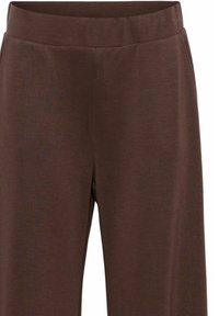 Bruine loungebroek met een zachte textuur, elastische tailleband en zijzakken. Rechte pijpen, geen zichtbare patronen of accenten.