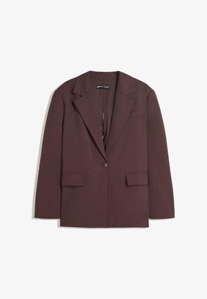 Mørkerød blazer lavet af struktureret stof, med en slagkrave, enkelt knaplukning og to frontlommer.