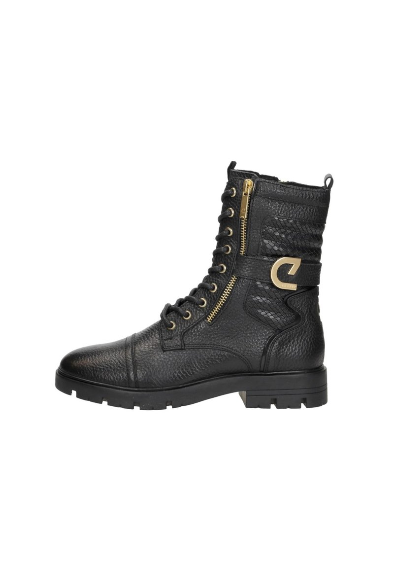 Zwarte gevechtslaars in stijl met getextureerd leer, gouden rits en accenten, vetersluiting aan de voorkant en een chunky zool. Bevat een zijband met logo.
