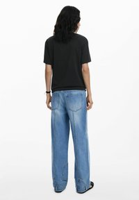 Desigual CHERRY EMBOSSED - T-shirt con stampa - black