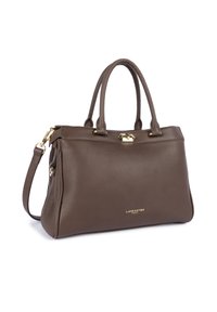 Borsa a mano in pelle marrone con finitura testurizzata, manici doppi, tracolla staccabile e dettagli in metallo dorato. Presenta il logo sul davanti.