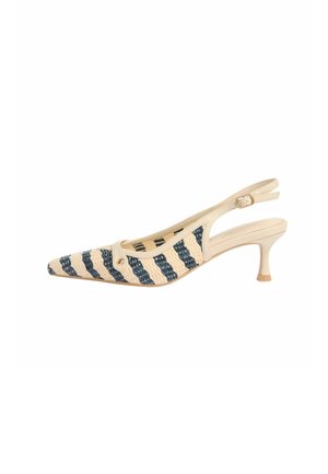 Bézs és tengerészkék csíkos szövött slingback cipő hegyes orral, kis arany csattal és alacsony kitten sarokkal.