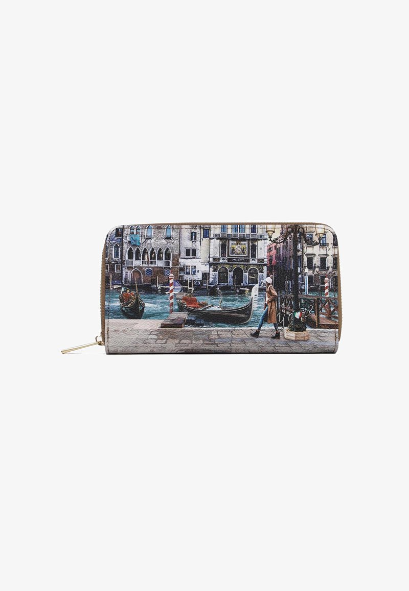 Portafoglio con zip che presenta una scena di un canale di Venezia con gondole, edifici storici e una persona che passeggia lungo il lungomare.