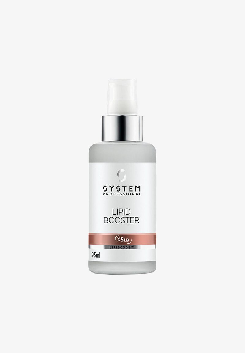 Flacone spray di System Professional Lipid Booster, vetro satinato, etichetta bianca con testo nero, pompa argento e dettagli in oro rosa. 95 ml.