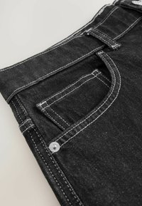 Unausgewählt, black