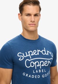 Superdry & Co SCRIPT niebieski