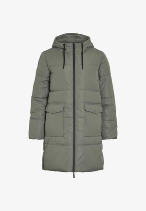 Olive spalvos pūstinė ilga striukė su gobtuvu, priekyje su užtrauktuku ir dviem išorinėmis kišenėmis. Puošia horizontalaus siuvinėjimo dizainas ir virvutės akcentai.