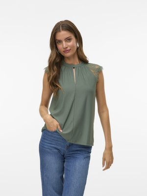 VMMILLA - Bluse - laurel wreath