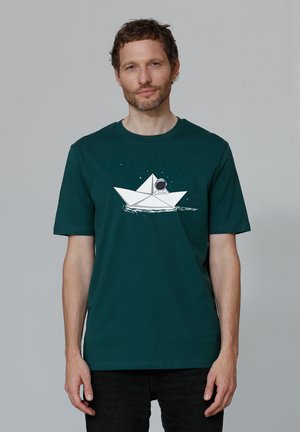watapparel ASTRONAUT IN PAPER BOAT - T-shirt print - glazed green
