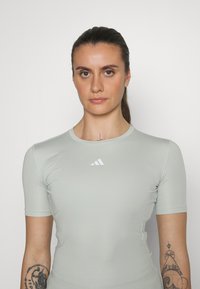adidas Performance TECHFIT - Camiseta básica - silver/white