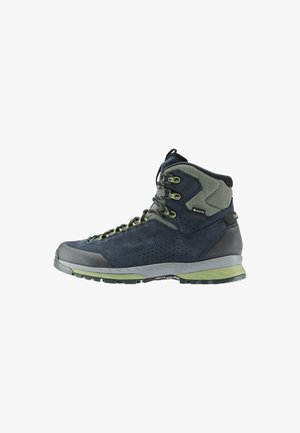 Halfhoog hikingboot met donkerblauw suede en mesh, groene accenten, geperforeerde details en een grijze rubberen zool voor grip.