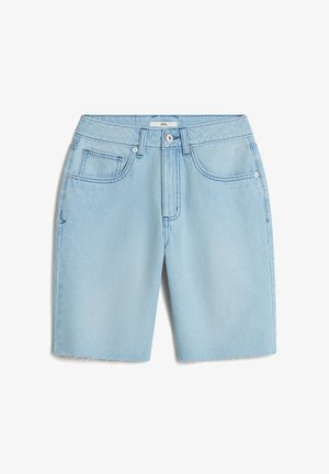 Shorts in denim azzurro chiaro con taglio dritto, dotati di cinque tasche e leggeri sfilacciamenti all'orlo. Realizzati in cotone con una texture liscia.