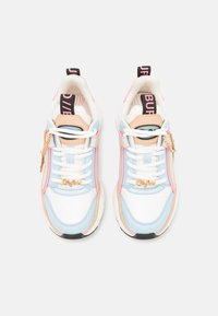 Buffalo BINARY GLAM - Tenisky - white/light blue/cream