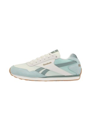 Hellblaue und weiße Reebok-Sneaker mit beiger Sohle und Schnürdesign, seitlich auf weißem Hintergrund gezeigt.