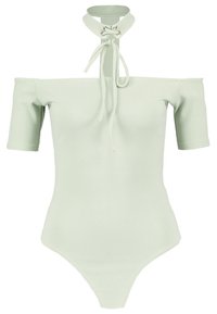 Ljusgrön off-shoulder bodysuit med korta ärmar, med en chokerhalsband och slät textur, utformad för en figurnära silhuett.