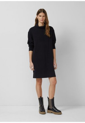 - Sukienka z dżerseju