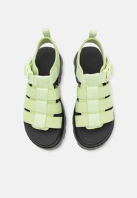 UGG CORA - Platvormsandaalid - caterpillar