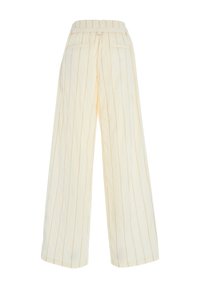 Pantaloni a gamba larga color crema chiaro con strisce verticali gialle. Presentano una vita elasticizzata e due tasche posteriori. Tessuto morbido al tatto.