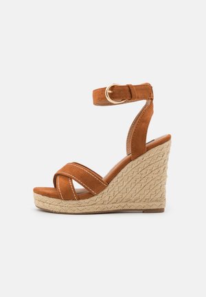 Sandalias de tacón - cognac