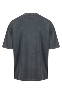 Graues Baumwoll-T-Shirt mit lockerer Passform, kurzen Ärmeln und Rundhalsausschnitt. Der Stoff hat eine leicht strukturierte Oberfläche und sichtbare Nähte.