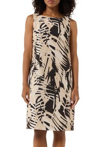 Vestido sin mangas en beige con un estampado de follaje en negro y marrón; silueta recta, largo a la rodilla, textura de tela suave, escote sencillo.