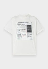 - T-shirt z nadrukiem