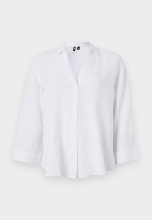 Hvit langermet lin skjorte med krage, v-hals og subtil plissering. Har en avslappet passform og mansjetter med ombrett.