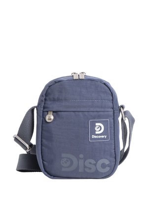 Kleine Schultertasche in Marineblau mit verstellbarem Riemen, vordere Reißverschlusstasche und Discovery-Logoaufnäher auf weißem Hintergrund.