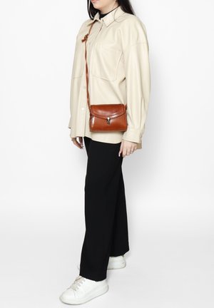 Chiara Ferretti, CHIARA FERRETTI CROSSBODY BAG - Borsa a tracolla - cognac
