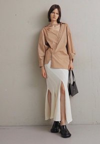 A.W.A.K.E. MODE OFF SHOULDER - Πουκαμίσα με κουμπιά - beige