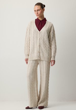 Vesta na kopčanje - ecru