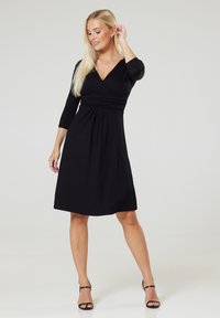 Chelsea Clark FLARED MATERNITY 3/4 SLEEVES - Sukienka z dżerseju