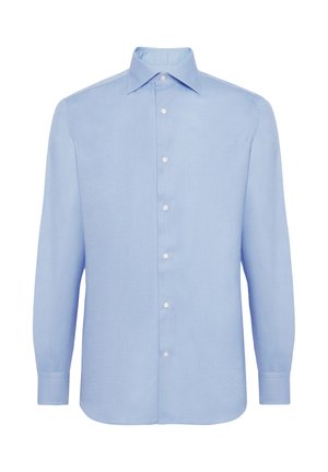 Jasnoniebieska koszula z długim rękawem, wykonana z gładkiego materiału. Posiada klasyczny kołnierzyk, zapięcie na guziki z przodu oraz dopasowane mankiety. Bez wzorów ani akcentów.
