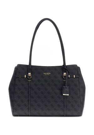 Schwarze Guess-Handtasche mit doppelten Griffen, goldfarbenem Logo-Schild, dezentem Muster und einem kleinen Anhänger vor weißem Hintergrund.