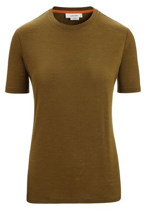 T-shirt vert olive à manches courtes en tissu doux et lisse, avec un col rond et un accent orange contrastant à l'intérieur du col.