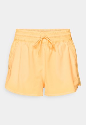 Szorty z elastycznym pasem w jasnym żółtym kolorze, wyposażone w regulowany sznurek, boczne kieszenie oraz lekko wykończony dół zapewniający swobodę ruchów.