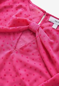 Next REGULAR FIT - BOW DETAIL SHEER - Bluse - bright pink flocked spot
