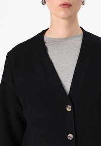 VILA VIRIL V NECK - Adīta jaka - black