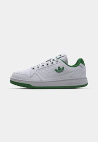 Kijelölve, footwear white/green
