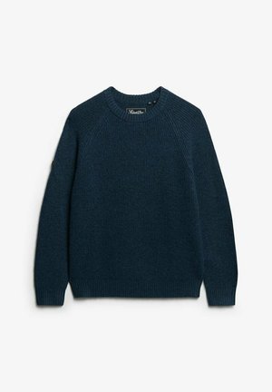 Mørkeblå strikket sweater med rund hals, ribbede manchetter og kant. Har sømløse raglanærmer og et lille mærke på halsudskæringen.