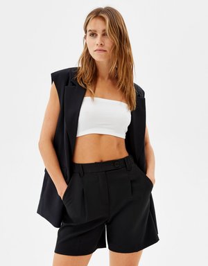 TAILORING BERMUDA WITH A MASCULINE CUT - Shorts - black