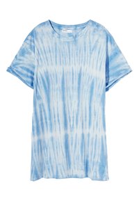 Modrá tričko s batikovaným vzorem vyrobené z měkké bavlny. Má krátké rukávy, kulatý výstřih a volný střih v různých odstínech modré.