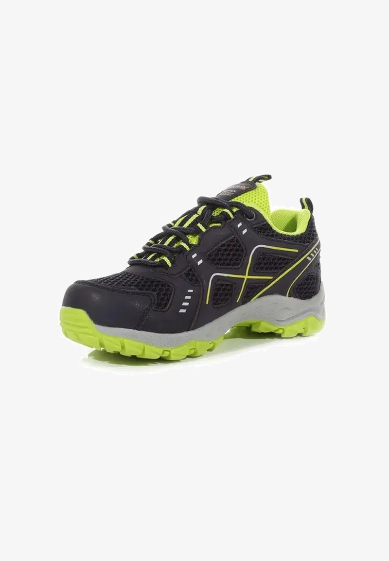 Chaussure de sport noire et vert néon avec panneaux en mesh, lacets, semelle rembourrée et semelle robuste pour les activités de plein air.