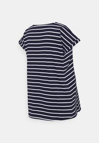 JoJo Maman Bébé BOYFRIEND - Marškinėliai su spaudiniu - navy/white