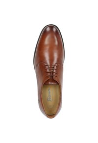 Scarpa da uomo in pelle marrone con una finitura liscia, punta tonda e lacci. Presenta dettagli di cucitura discreti e una soletta imbottita per il comfort.