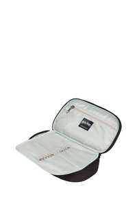 Borsetta nera in tessuto con interno azzurro chiaro, chiusura con cerniera, dotata di anelli elastici e una piccola tasca con cerniera.