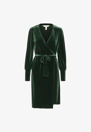 Abito avvolgente in velluto verde con maniche lunghe e puffate, caratterizzato da una profonda scollatura a V, cintura in vita e una texture liscia e morbida.